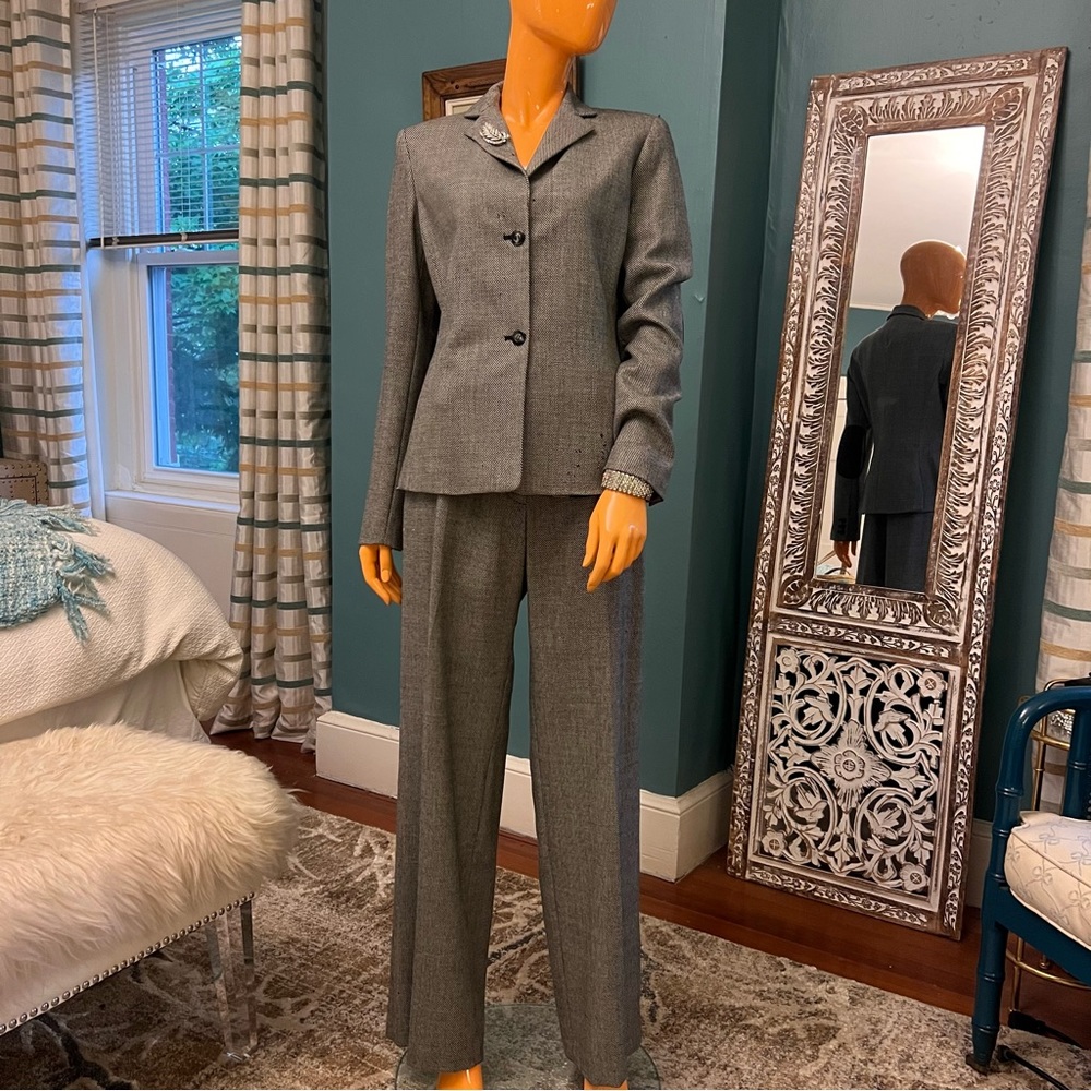 OSCAR DE LA RENTA Vintage Wool Blazer with Leather Elbow Patches - Picture 2 of 16